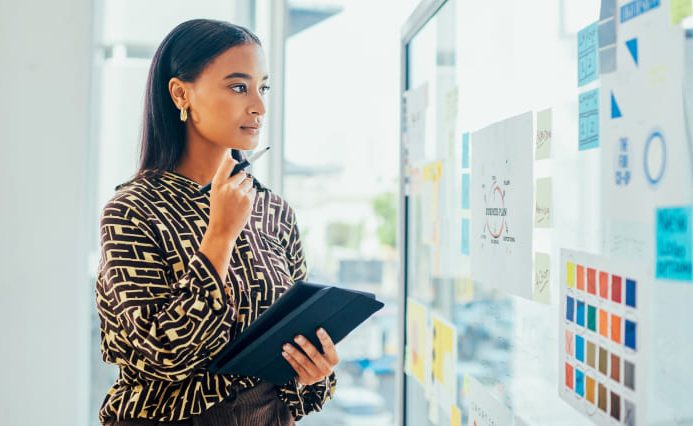 Strategist looks at whiteboard while planning the best plumber web Ddsign